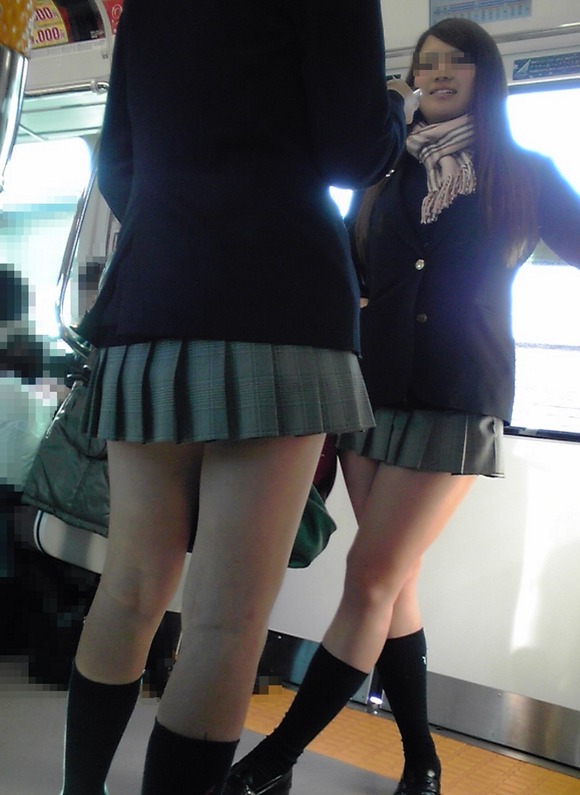 【画像】電車内でさりげなく女子高生の近く陣取るやつｗｗｗｗ