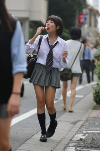 【画像】女子高生がそろそろ本格的に登校し始めるぞ～！！