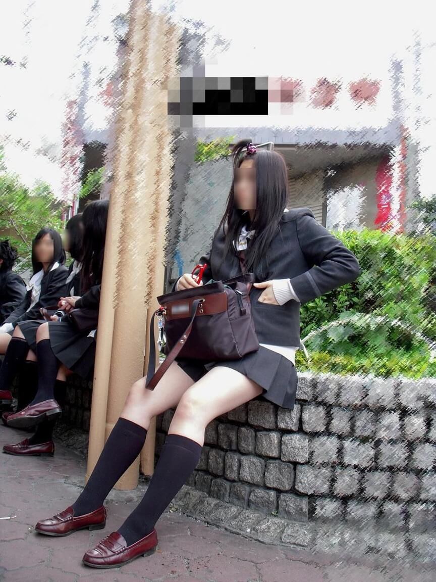【画像】女子高生がちょこんと座ってる感じが可愛くてたまらん