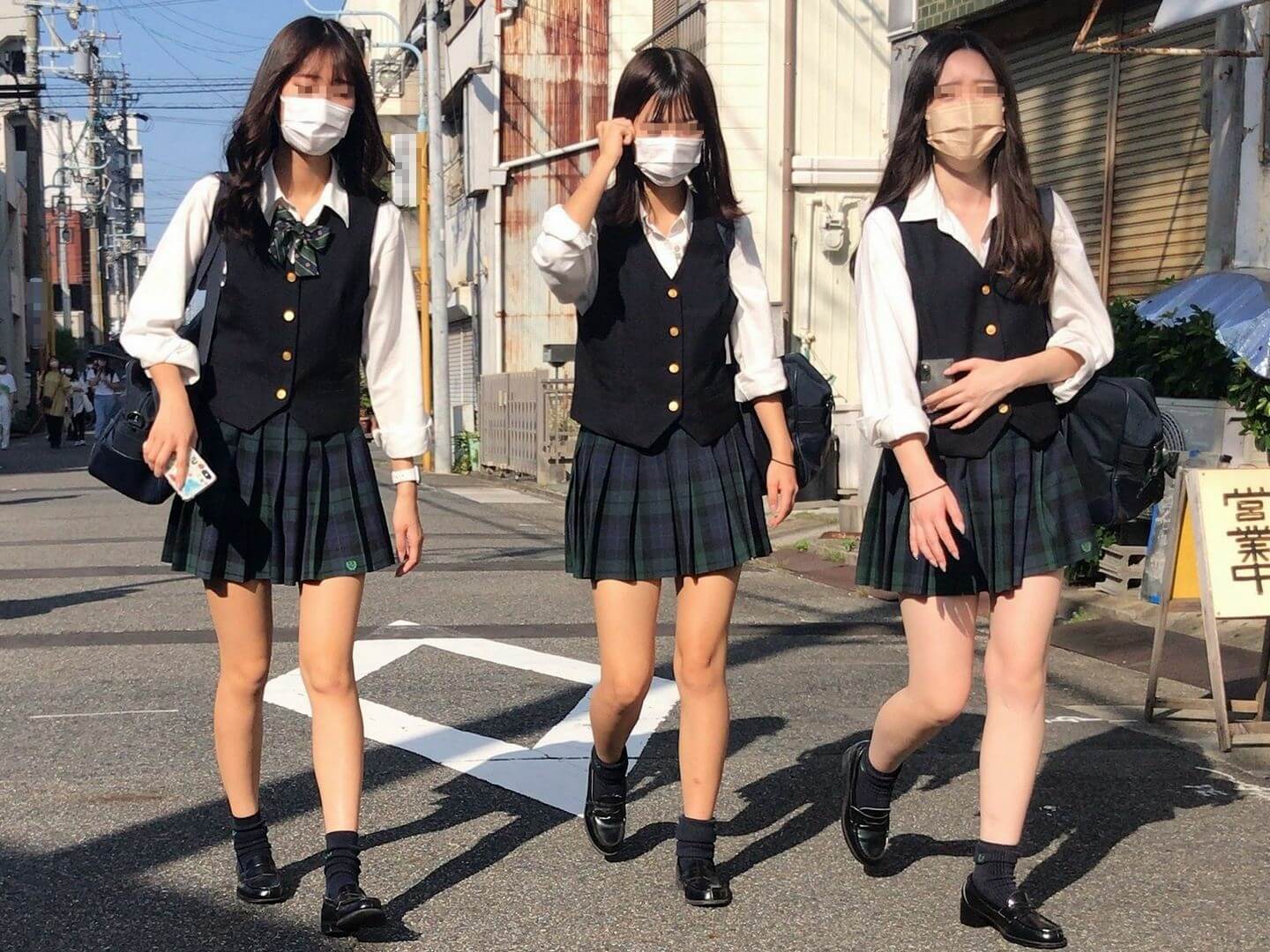【画像】女子高生が制服じゃなかったらチンピクしてないかもな街撮り写真