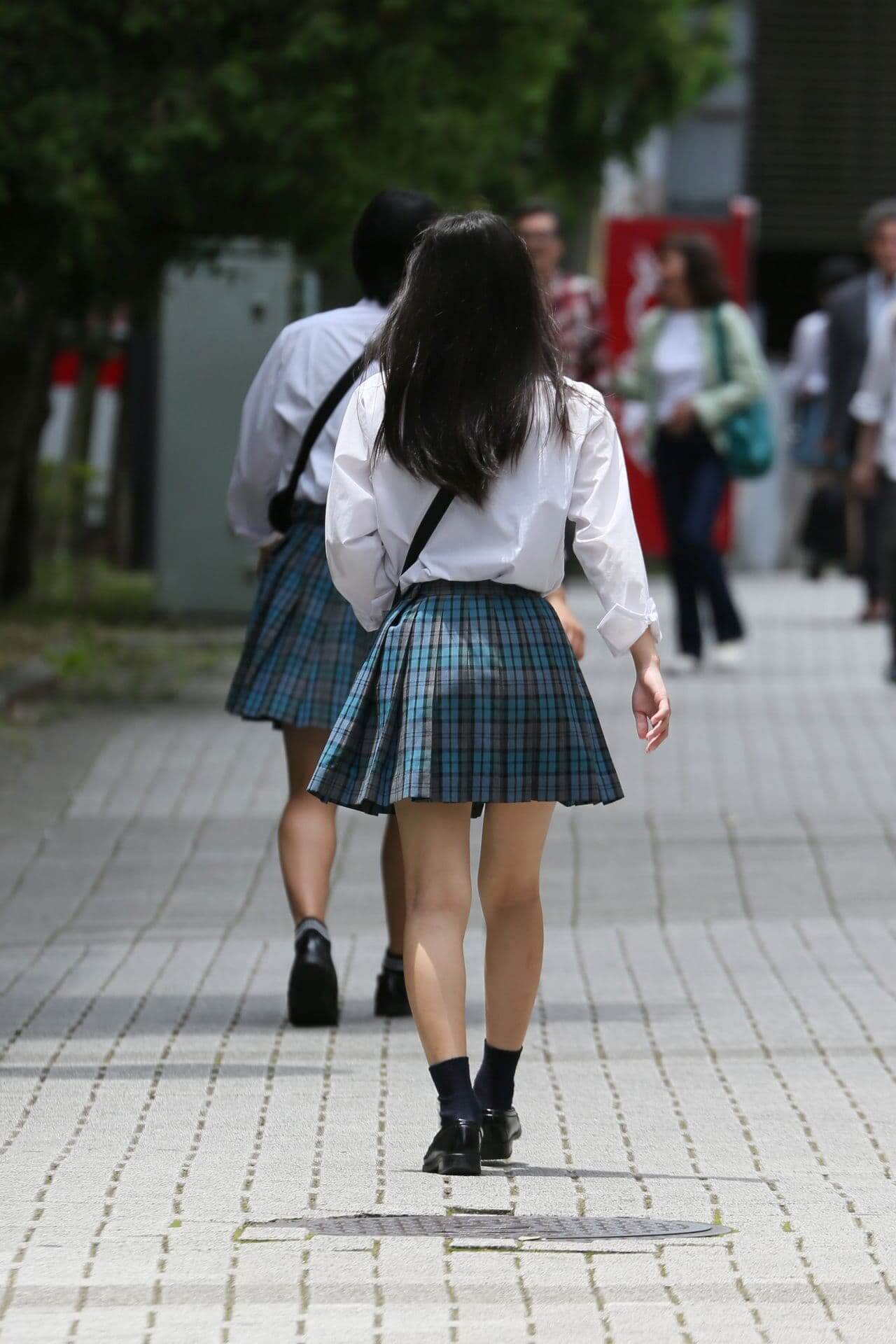 【画像】街で登下校中の女子高生を後ろからパシャリ