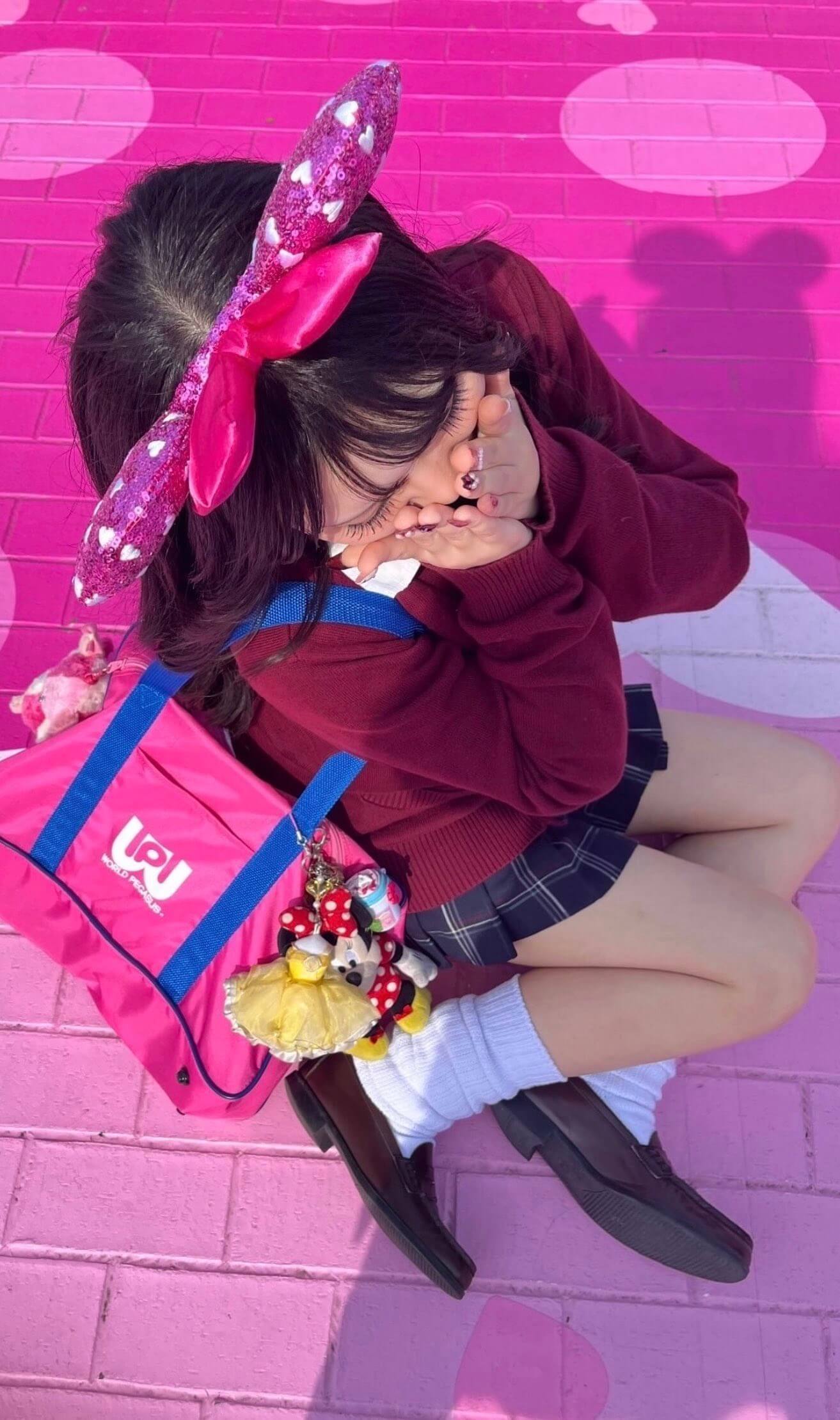 【画像】制服ディ〇ニーする女子高生ってみんな頭１つ抜けてカワイイよな