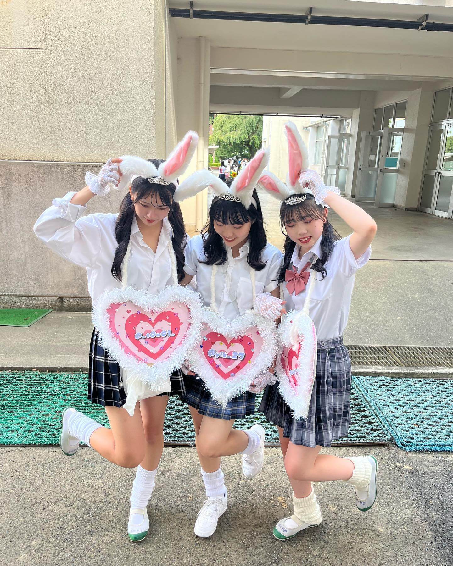 【画像】文化祭でこんなＪＫちゃん達におもてなしされるとか最高過ぎだよな